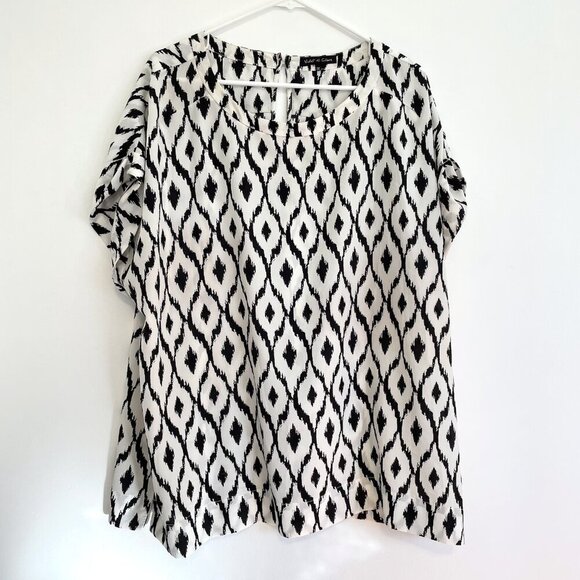 VIOLET CLAIRE Plus Size White ish Black Ikat Boho Short Dolman Sleeve Blouse Top - Picture 1 of 16